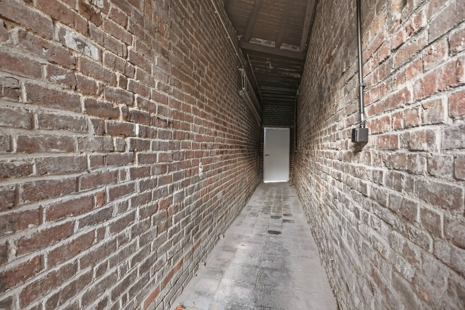 Grote woning, voorzien van vier kamers, twee badkamers, een uitweg,... foto 20