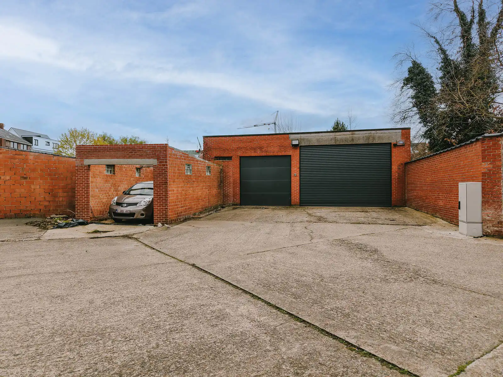 Loods/magazijn met twee automatische poorten voor een optimaal gebruikscomfort foto {{pictureIndex}}