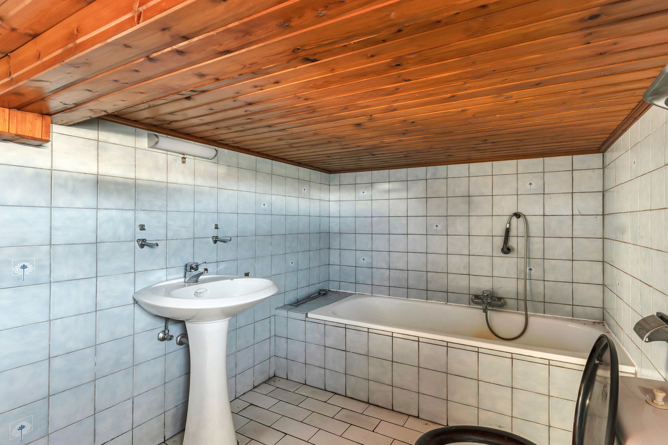 Volledig te renoveren/af te breken woning met (ver)bouwmogelijkheden foto 8