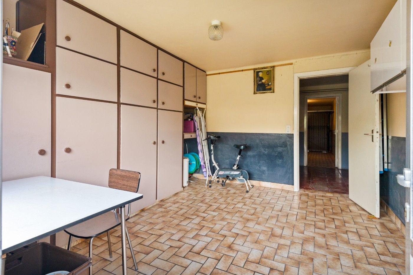 Op te frissen app. op 2e verd. met 2slpk., garage, berging en tuin foto 19