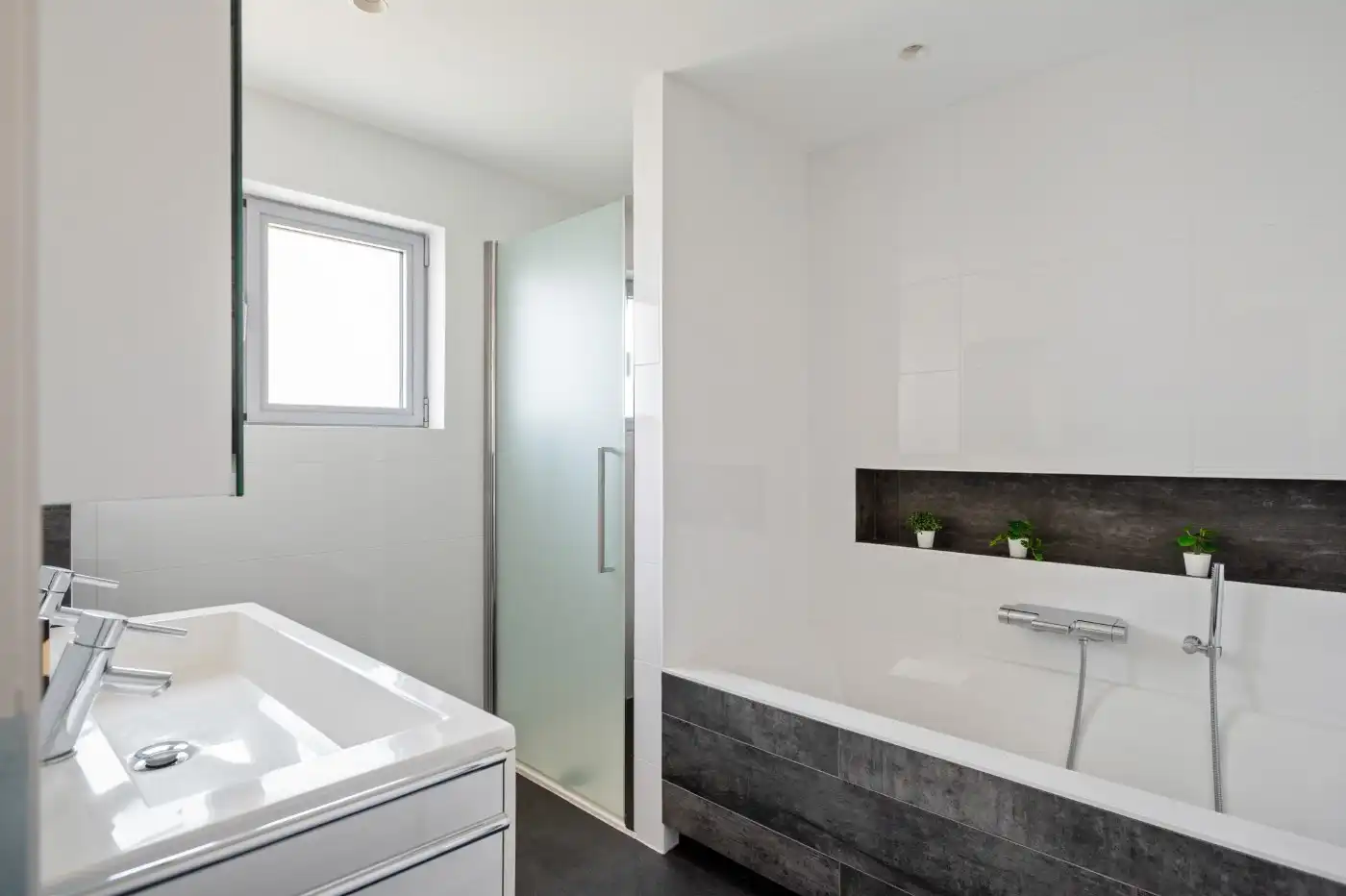 Volledig gerenoveerde woning met commerciële ruimte en 3 slpk. foto 19