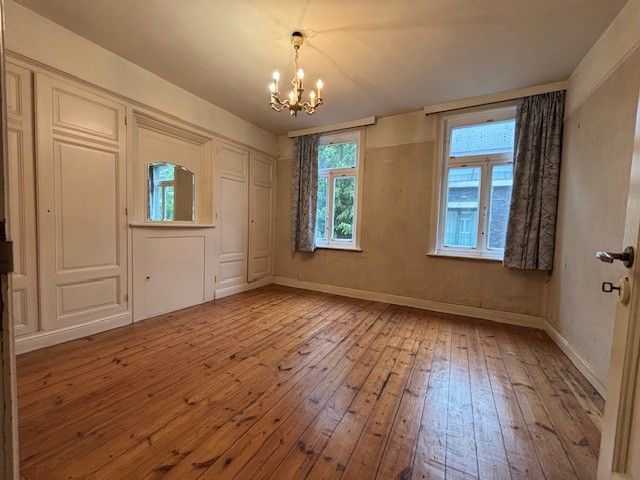 Te renoveren huisje met 2 slaapkamers (4 mogelijk) naast gezellig beluikje aan Sint- Amandsplein. foto 2