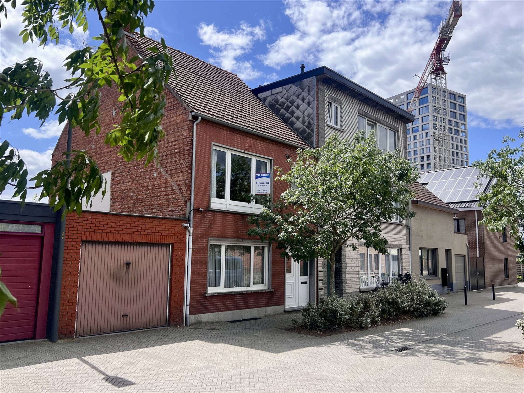 Woning met Garage voor Drie Wagens en Zuidgericht grote Tuin foto 2