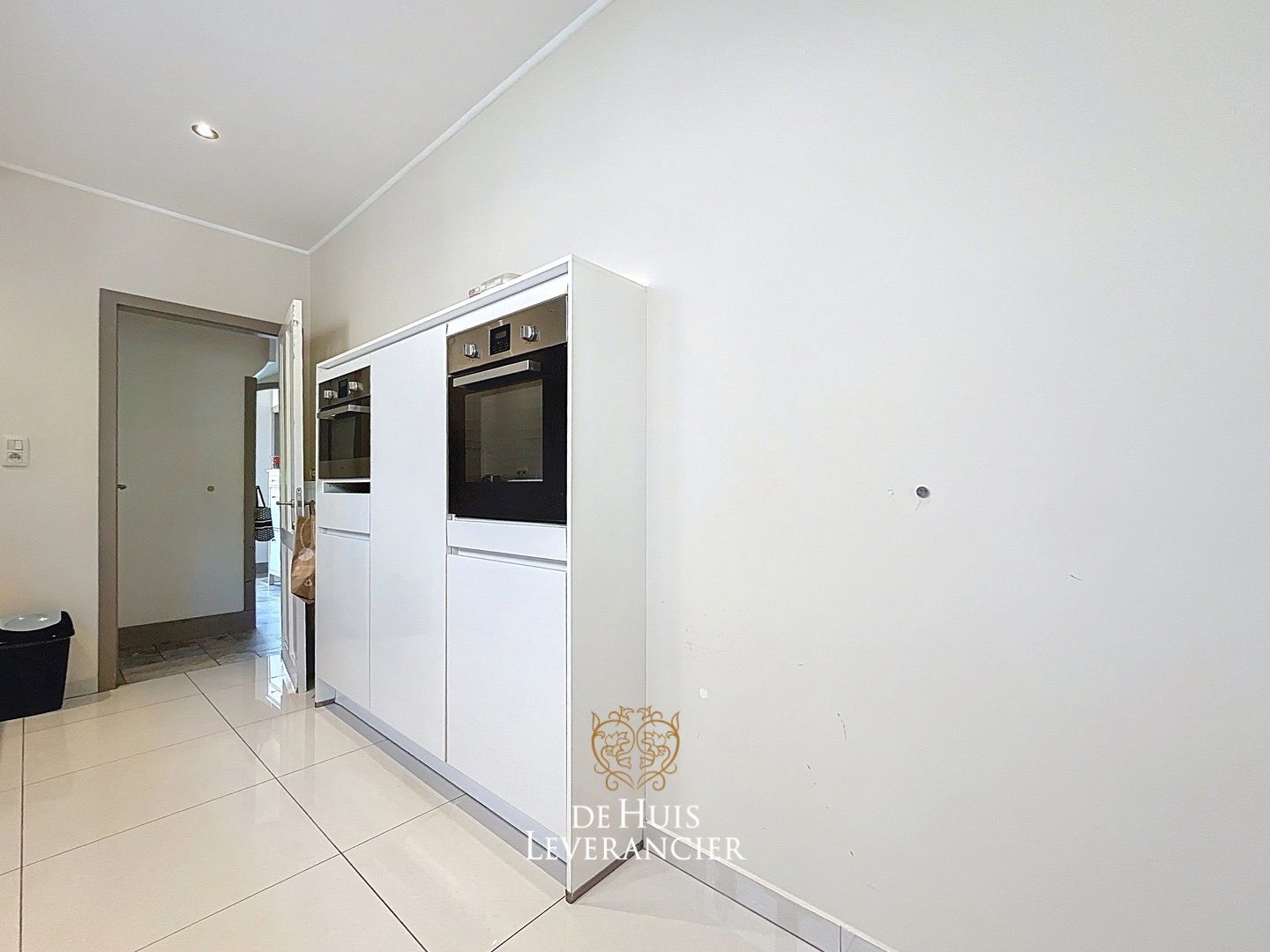 Prachtige, gerenoveerde woning met tuin en garage op toplocatie te koop in Mortsel! foto 11