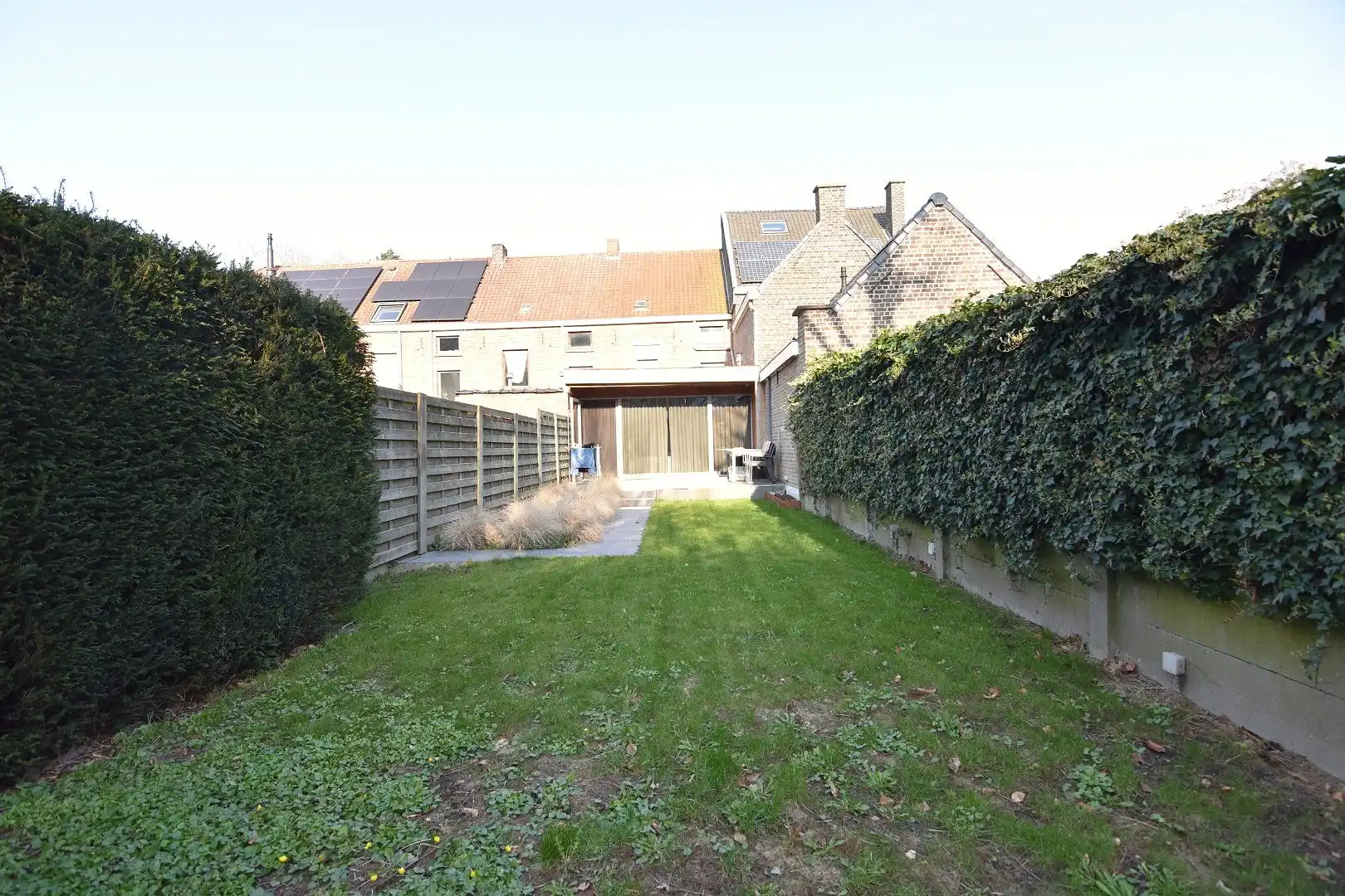 Toffe woning in rustige straat foto 27