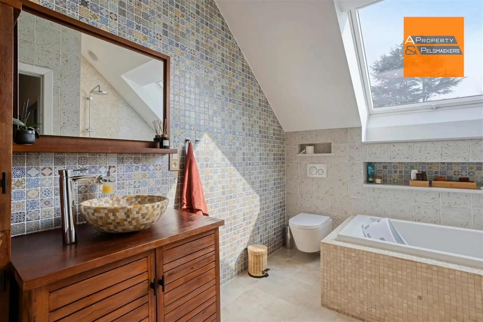 Woning met loods.  foto 8