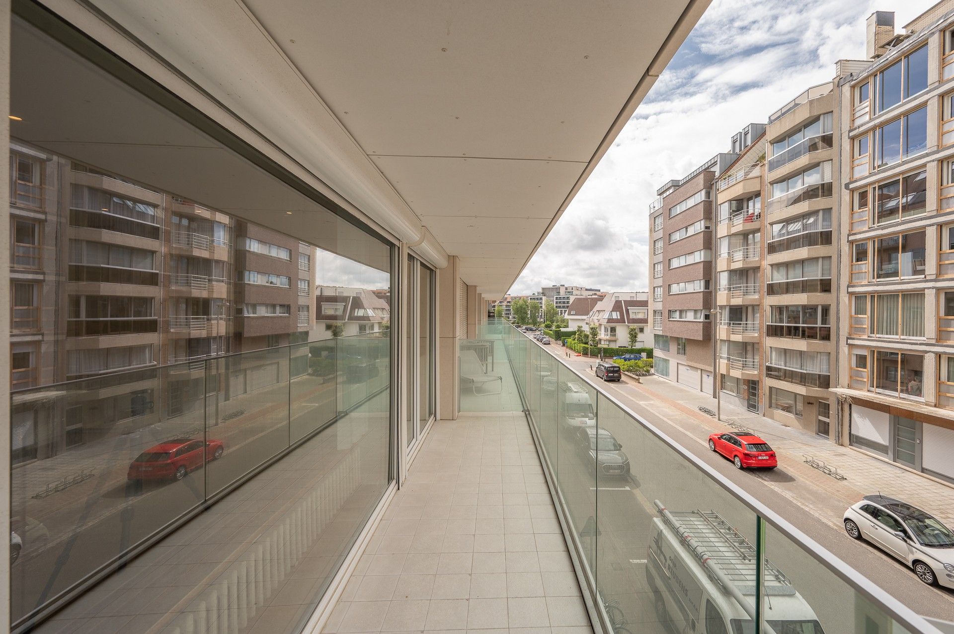 Ruim, gerenoveerd appartement met zonneterras en zijdelings zeezicht. foto 6