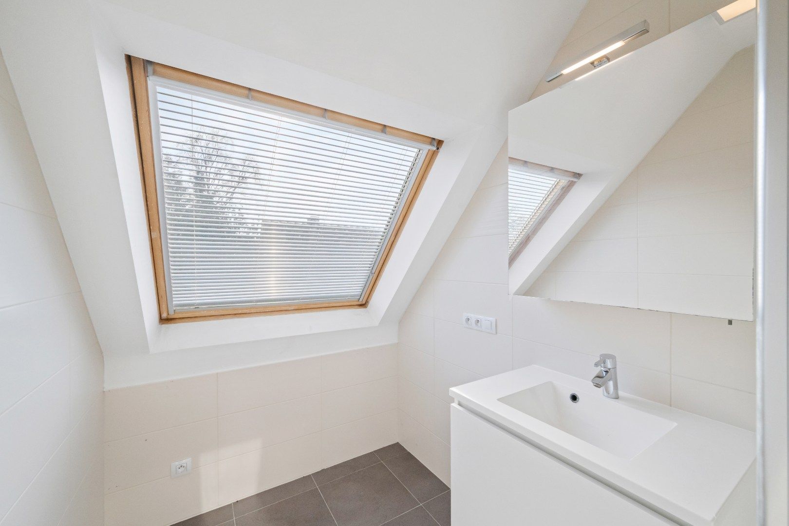 Recent appartement met autostaanplaats in Sint-Kruis foto 8