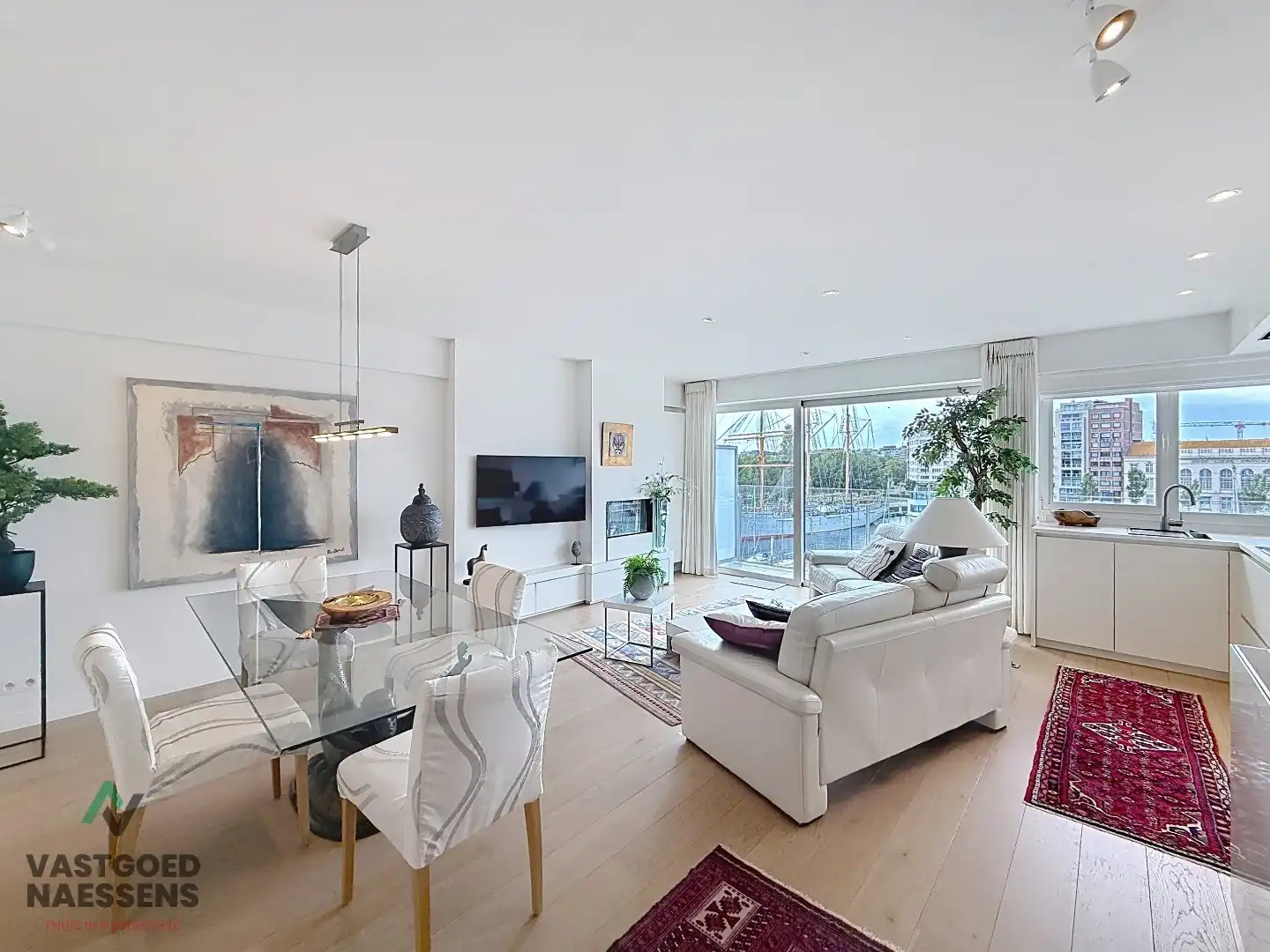 SCHITTEREND VERNIEUWD 2 SLPK APP MET  TERRAS EN ZICHT OP HAVEN foto {{pictureIndex}}