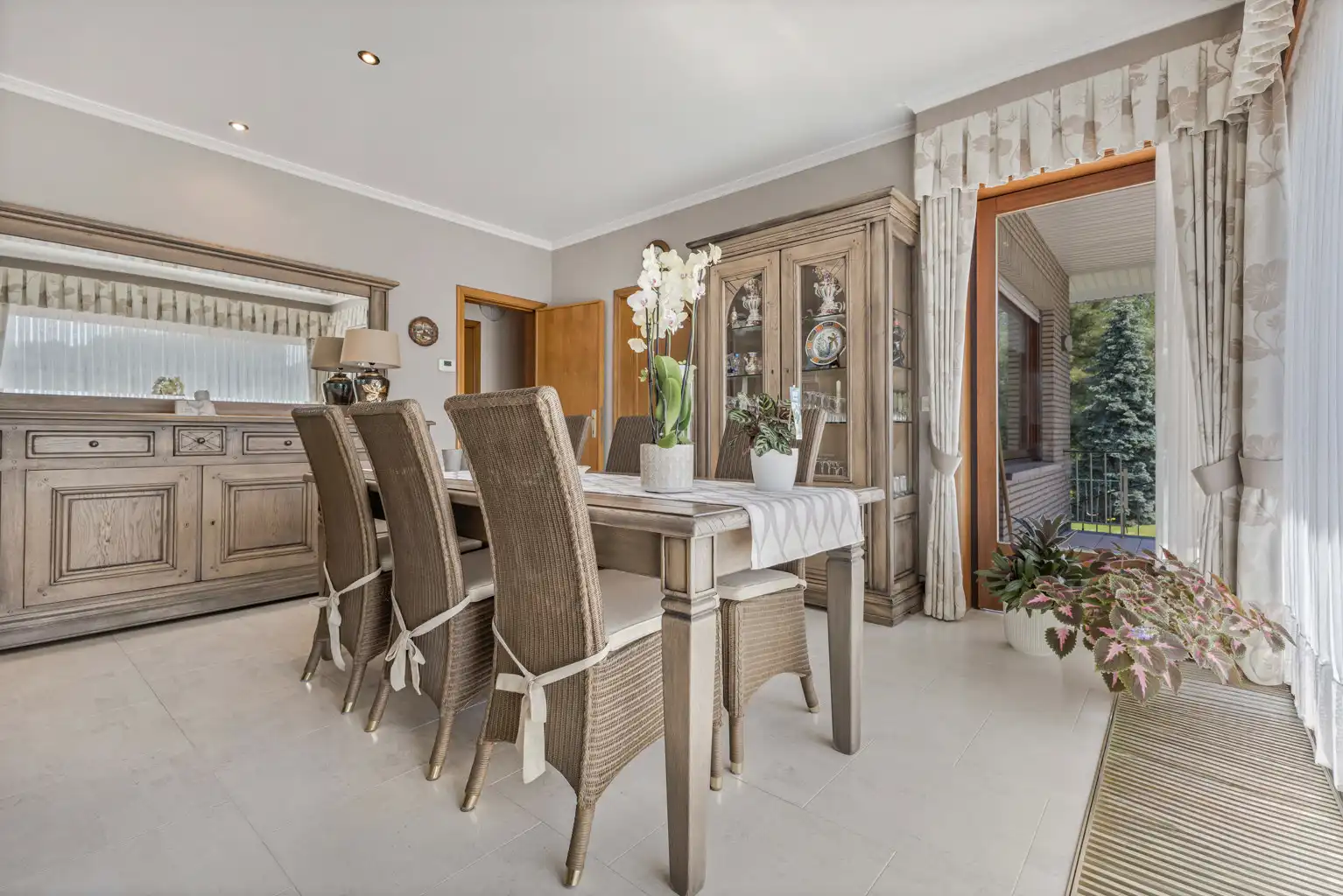 Woning met 2 slpks, zolder, volledig onderkelderd en tuin foto 8