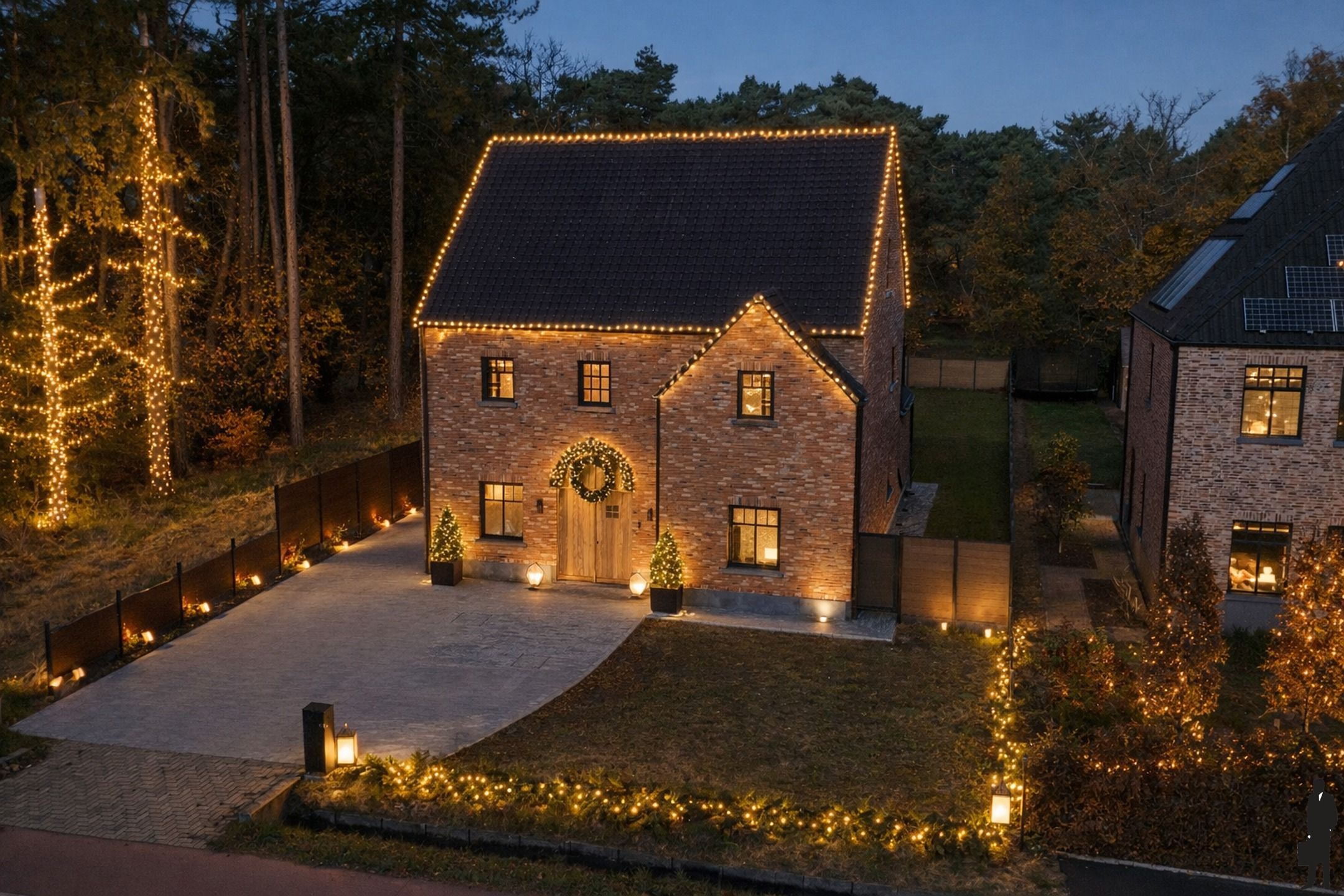 Hoogwaardig afgewerkte nieuwbouwvilla nabij natuur te Mol foto {{pictureIndex}}