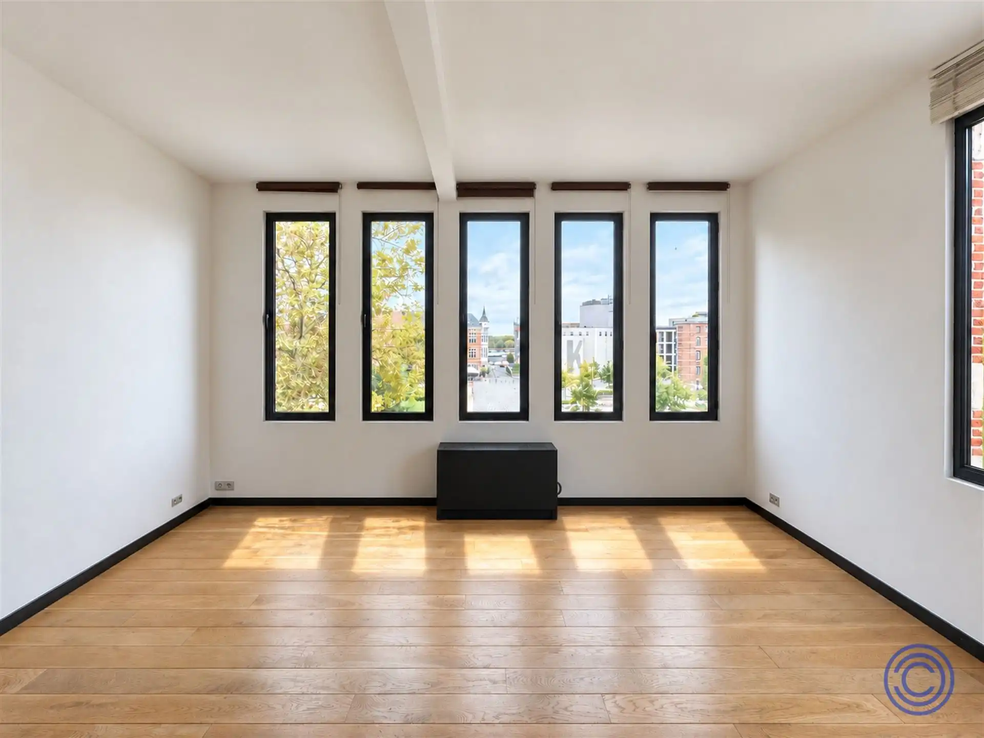 Lichtrijk éénslaapkamerappartement op toplocatie met uitzicht op het Zuidpark! foto 3