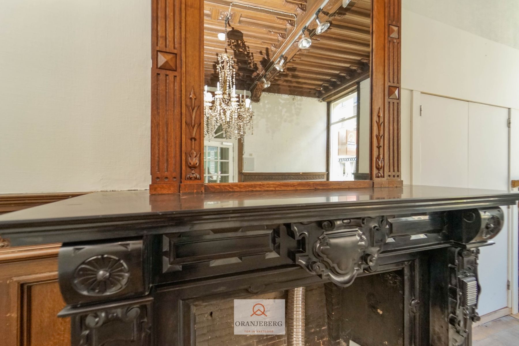 Handelsruimte met authentieke elementen te huur in centrum Gent, aan het Gravensteen foto 12