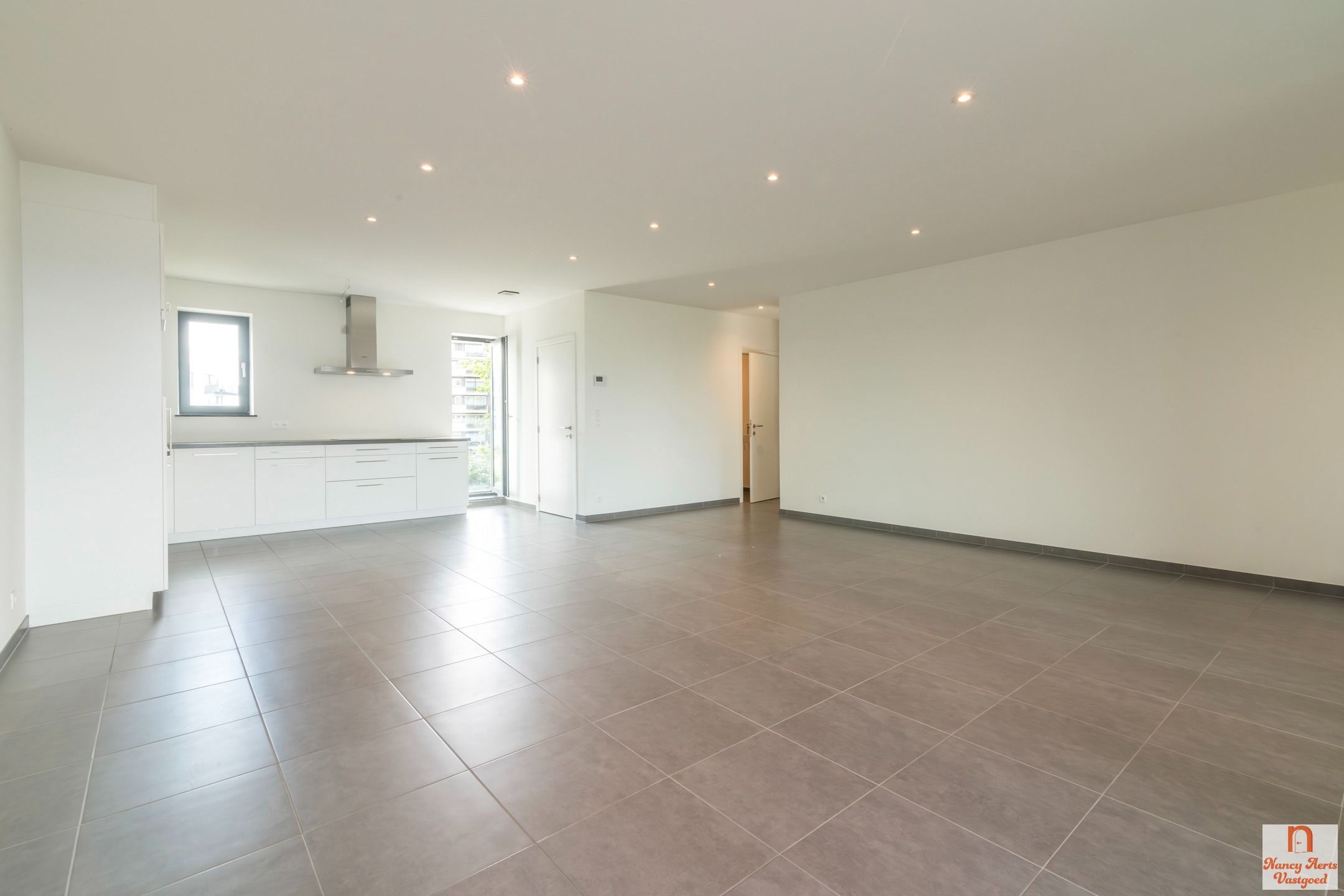 Licht en ruim duplexappartement met parking in Hasselt  foto 10