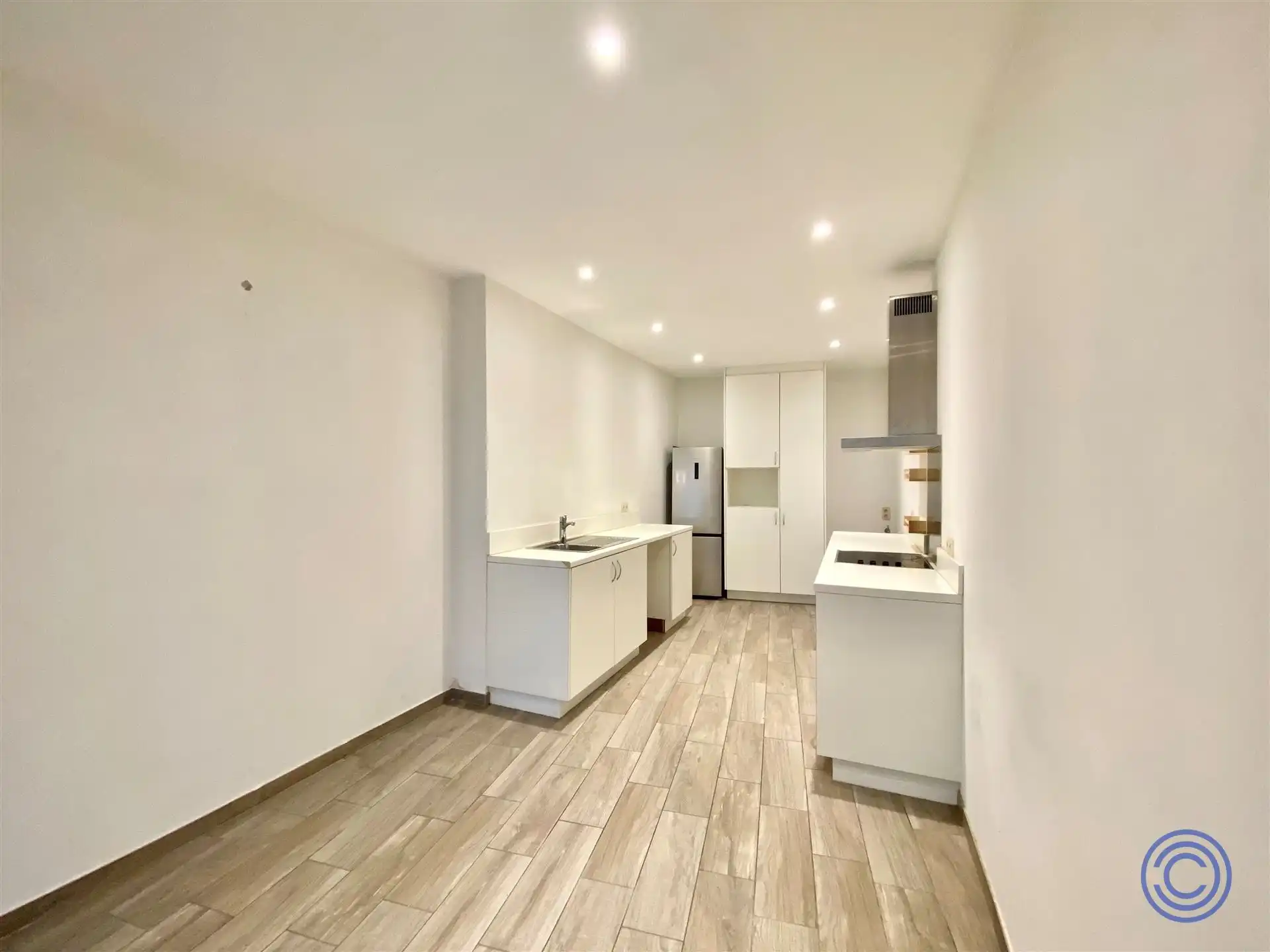 Ruim triplex appartement met 2-slpk in Sint-Andries! foto 3