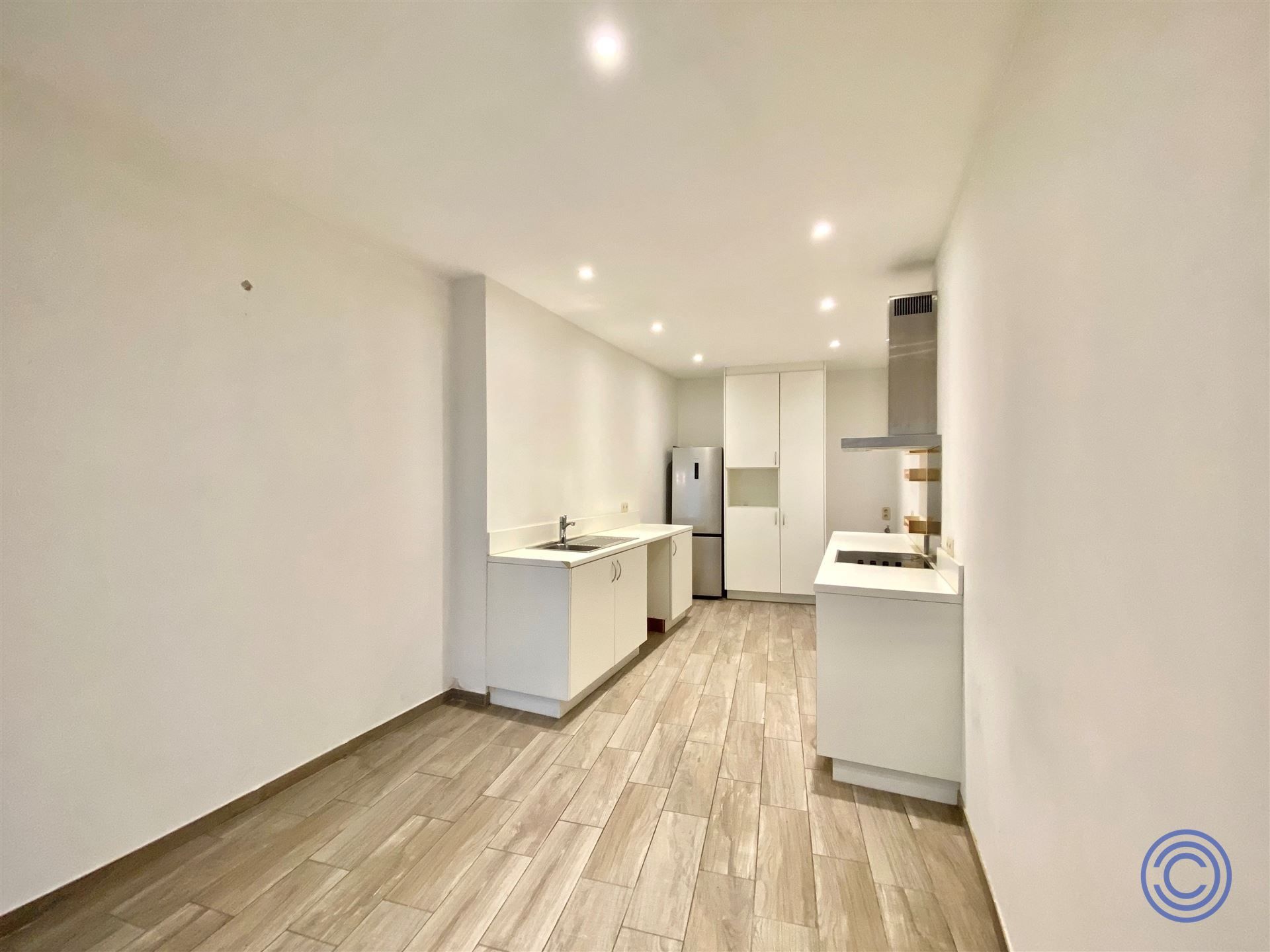 Ruim triplex appartement met 2-slpk in Sint-Andries! foto 3