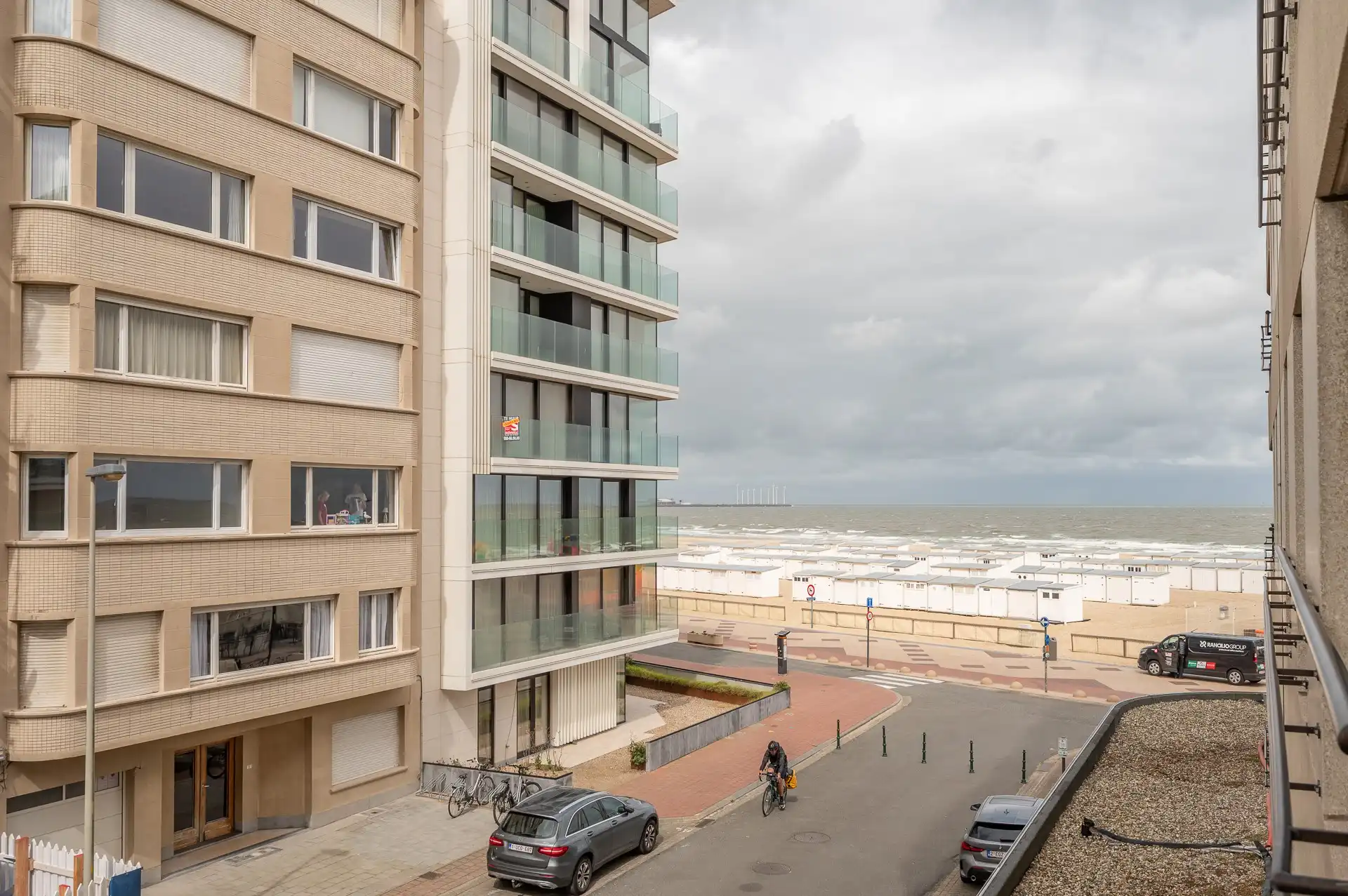 Ruim, gerenoveerd appartement met zonneterras en zijdelings zeezicht. foto 6