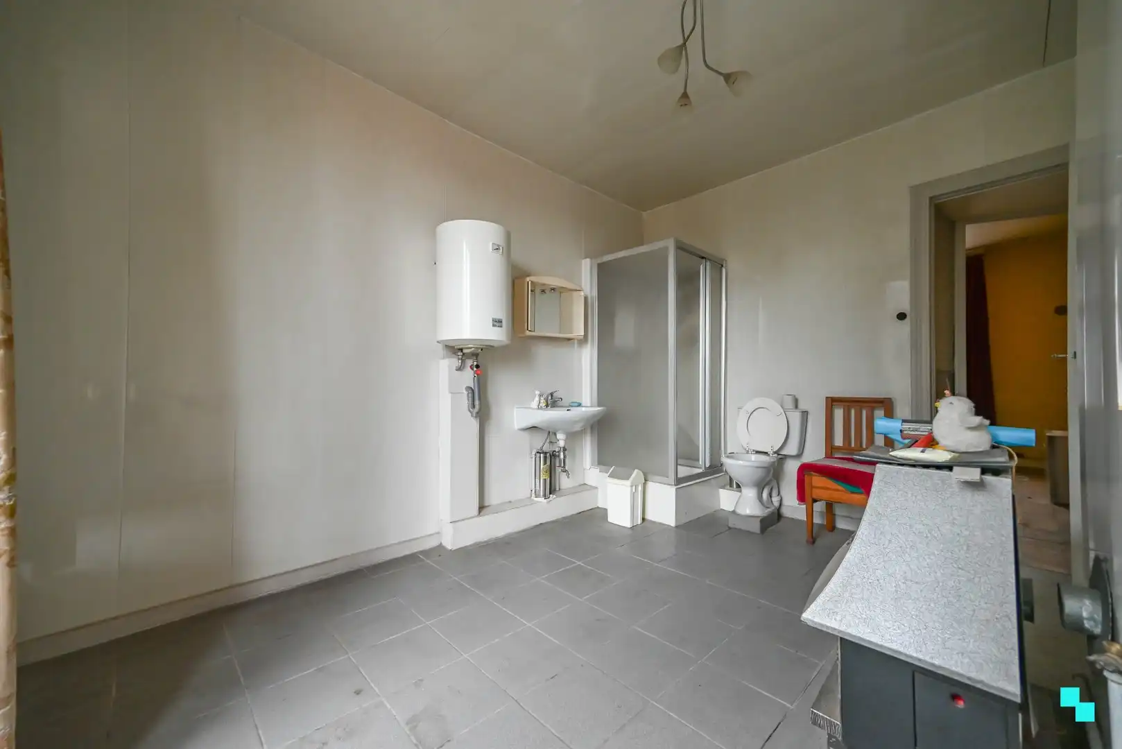 Zéér ruime ééngezinswoning met drie slaapkamers en bijgebouwen te Izegem foto 16