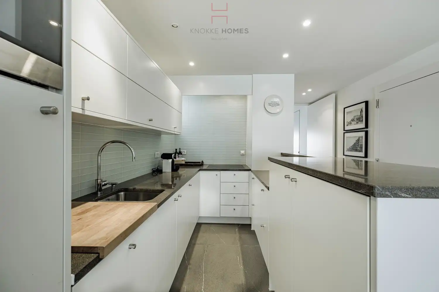 Charmant, ruim 1-kamerappartement met zijdelings zeezicht foto 7