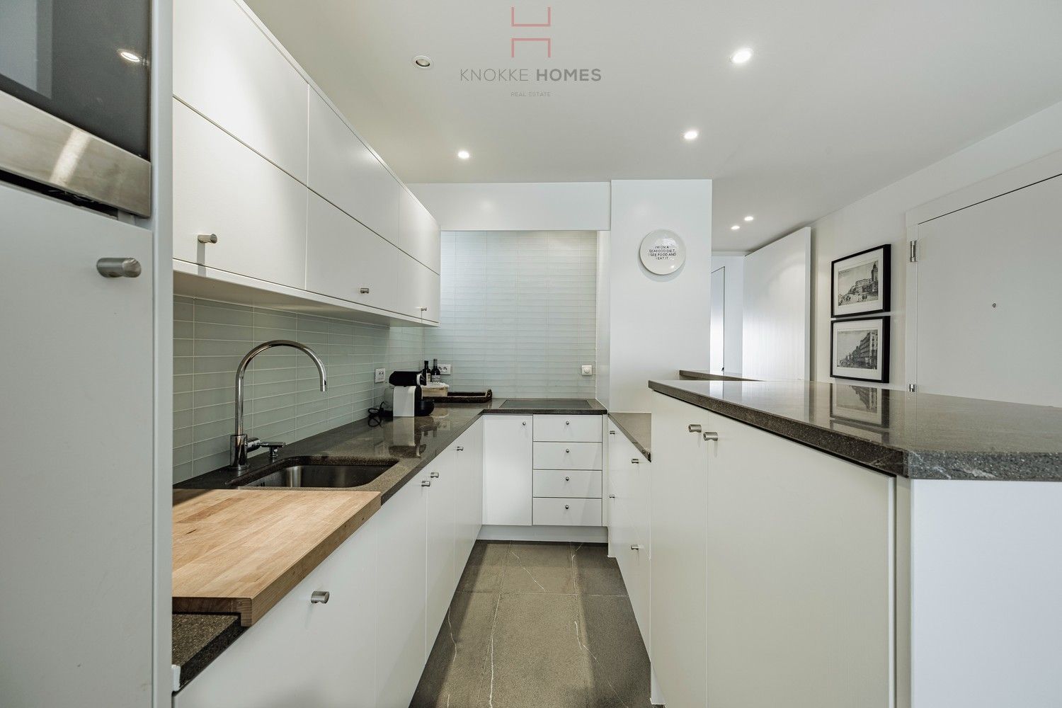 Charmant, ruim 1-kamerappartement met zijdelings zeezicht foto 7