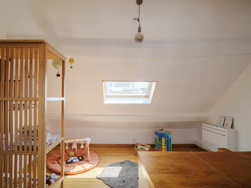 Uniek gerenoveerde, instapklare woning op fietsafstand van het stadscentrum met aangename buitenruimtes (terras en stadstuin) en 3 volwaardige slaapkamers. foto 15