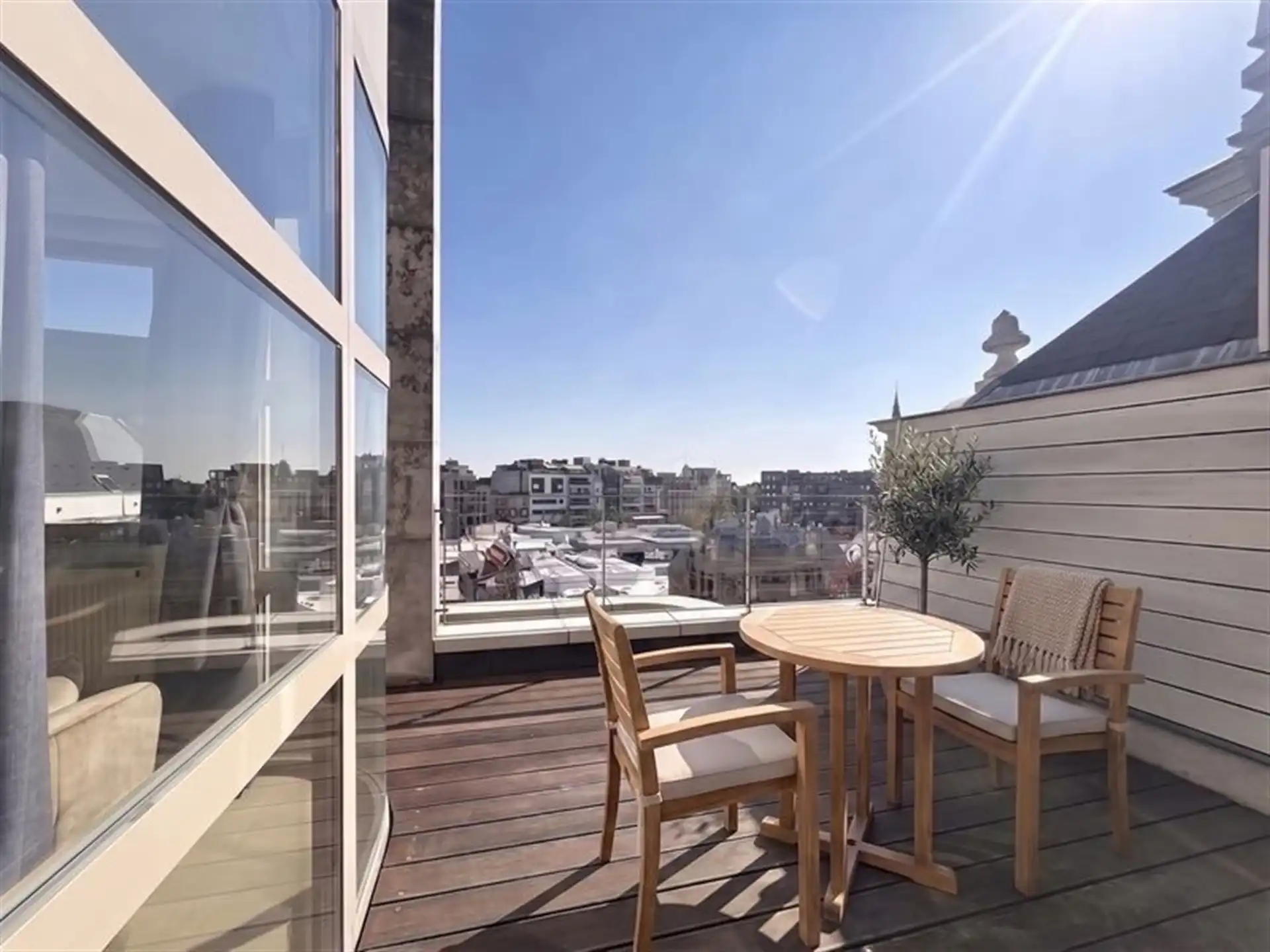 EXCLUSIEF APPARTEMENT MET TWEE TERRASSEN OP DE GROTE MARKT VAN SINT-NIKLAAS  foto 4