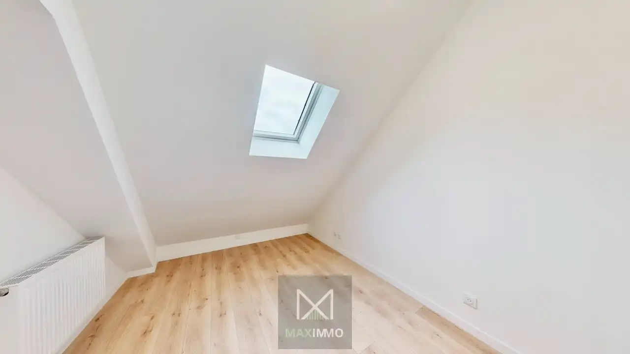 Totaal gerenoveerde woning met garage in het centrum van Lauwe foto 8