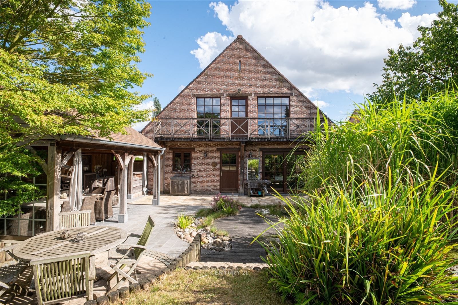 Hoofdfoto van de publicatie: Villa met zuid gerichte tuin op 8are92
