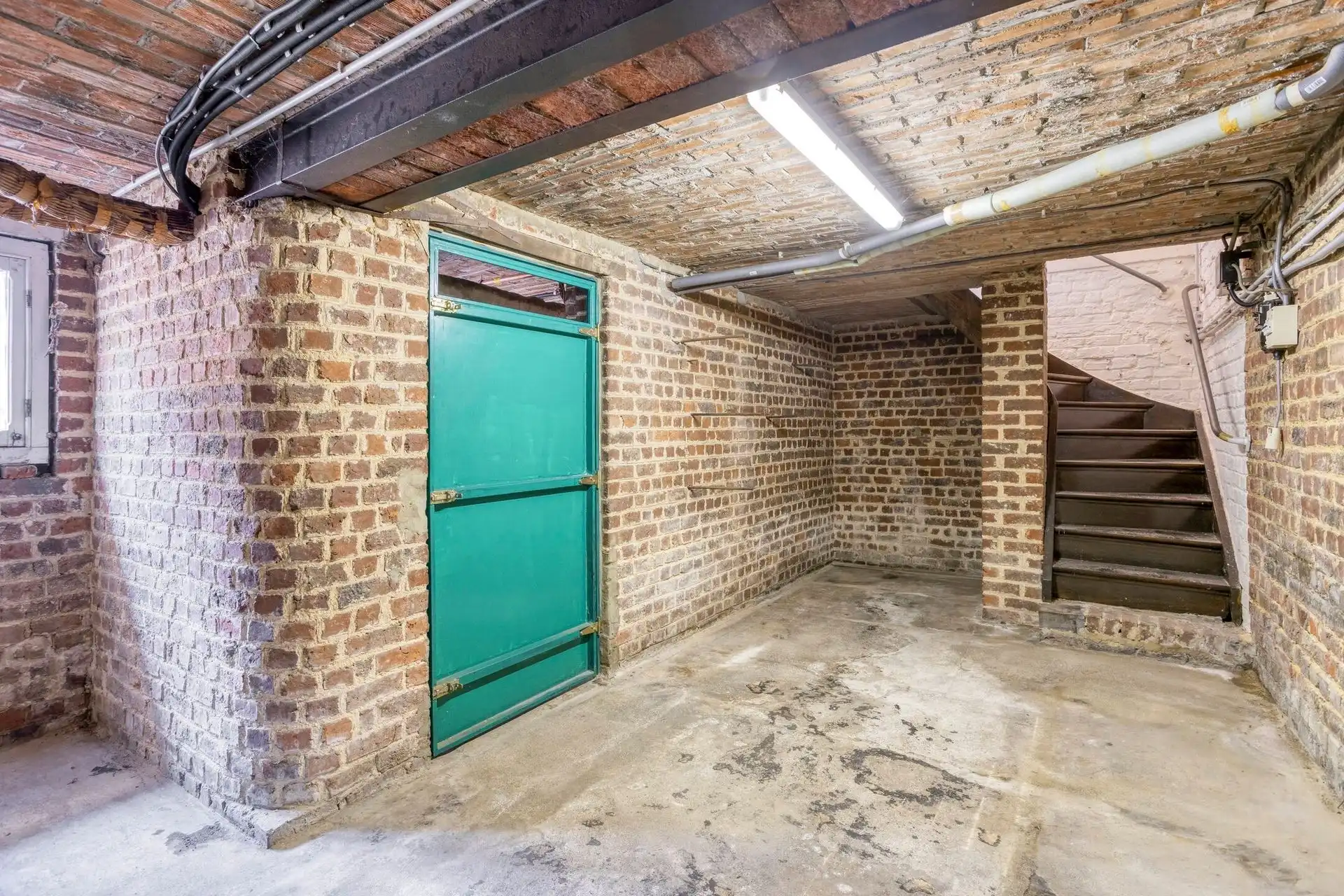 CENTRUM DWORP : groot atelier (+/-220m²) + woning op een perceel van 10are   foto 24