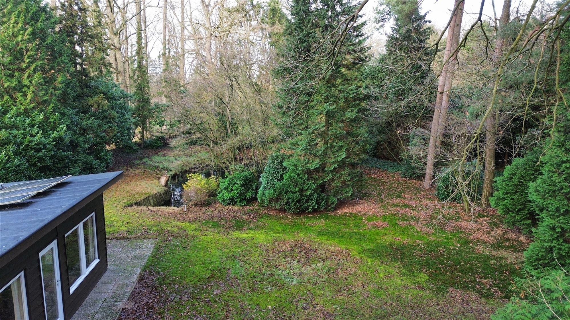Charmante chalet met privatieve vijver op idyllisch perceel foto 45