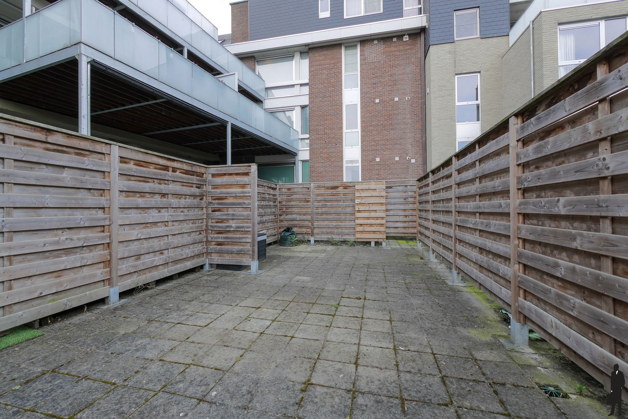 Stijlvol bemeubeld appartement van 97m² met unieke bankkluis foto 14