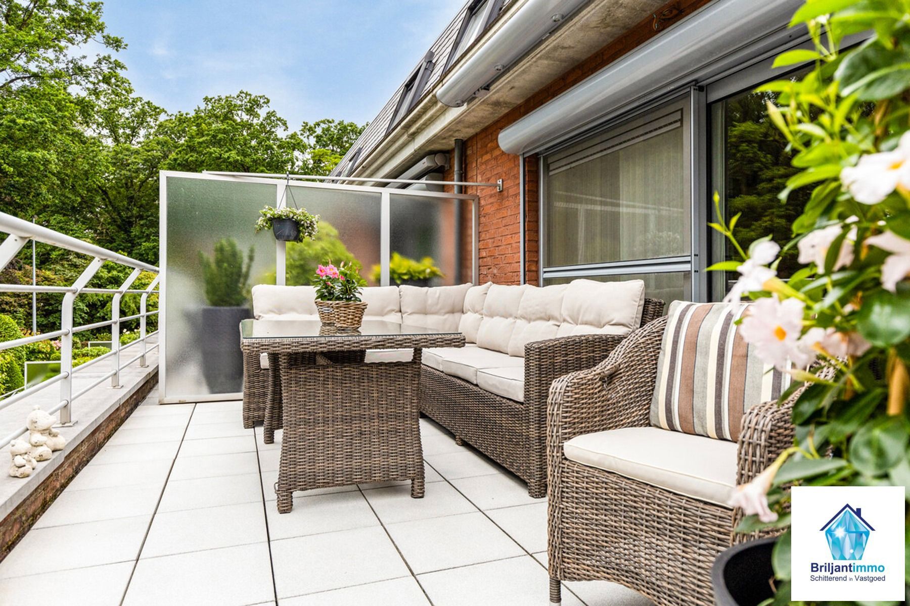 Kwalitatief duplex app met riant terras en dubbele garagebox. foto 25