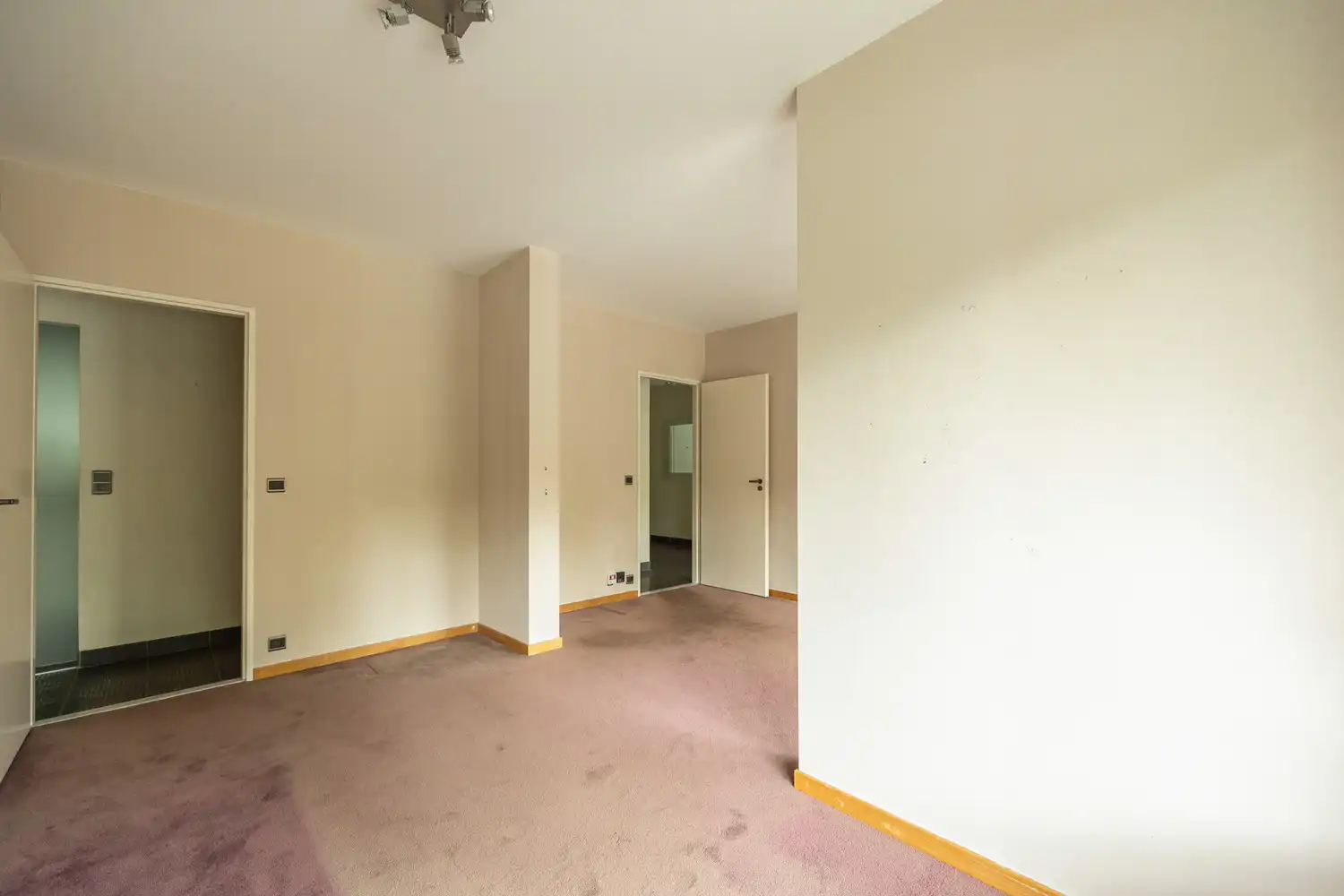 IN OPTIE: kevin@wellimmo.net voor meer info! Energiezuinig (EPC B) hoekappartement met uitzonderlijke lichtinval en riant terras te Berchem foto 16