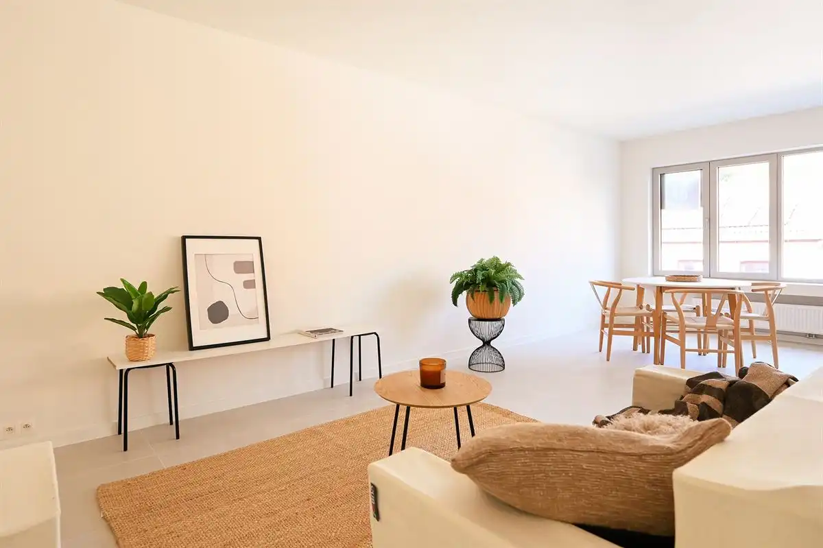 Gerenoveerd appartement met veel lichtinval foto 3