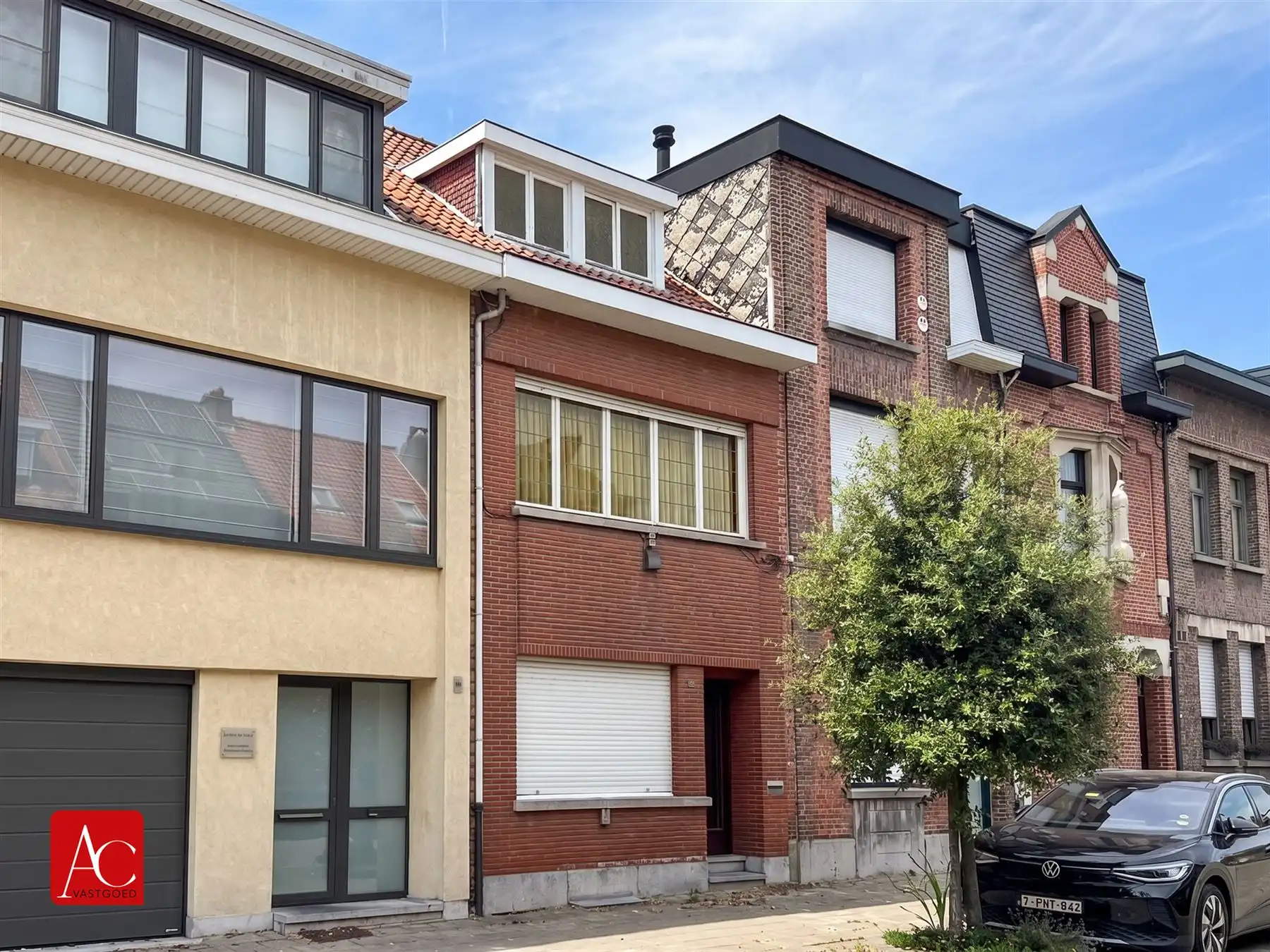 Hoofdfoto van de publicatie: Goed gelegen woning met tuin ter renovatie