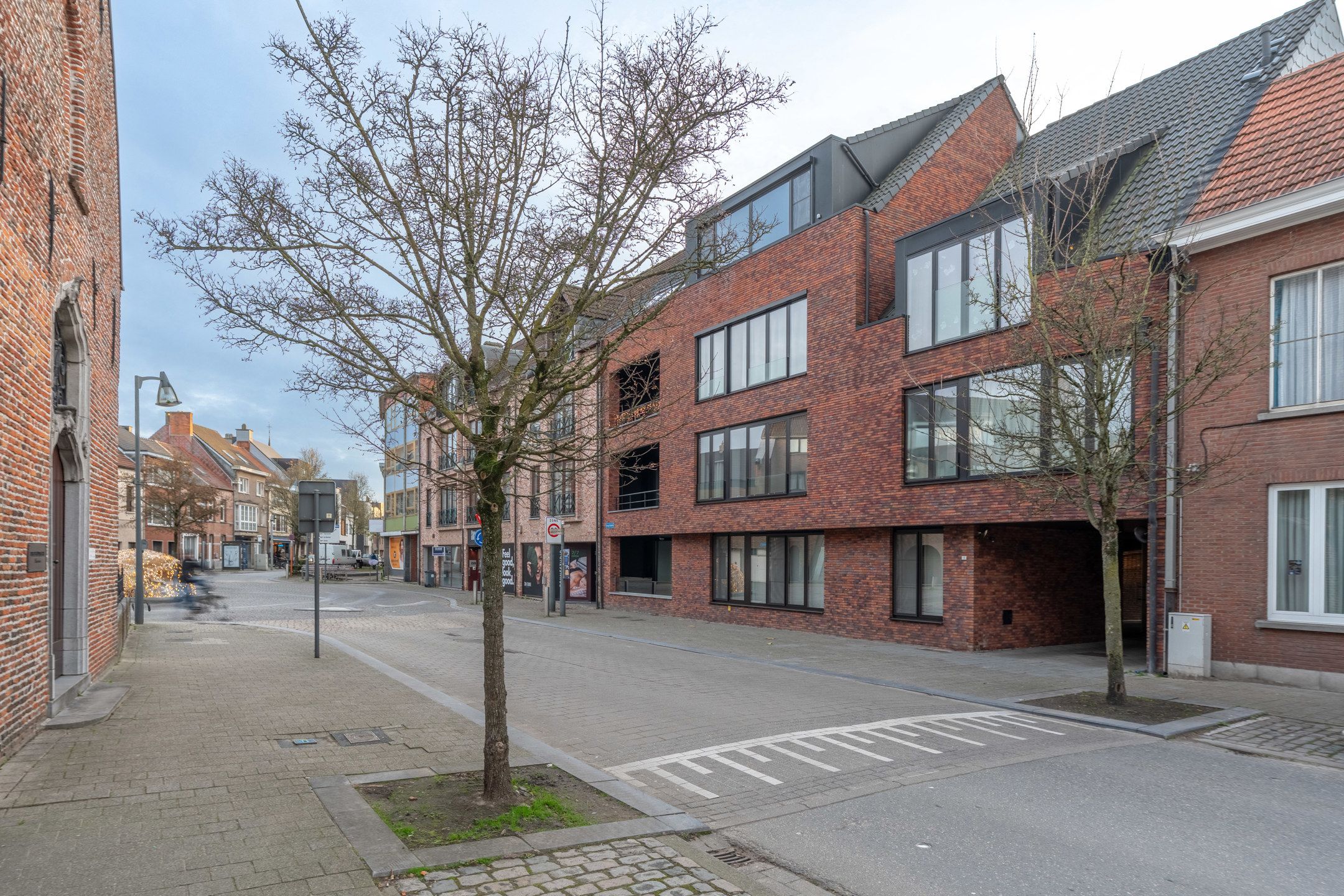 Zeer gunstig gelegen ondergrondse autostaanplaatsen te koop! foto 2