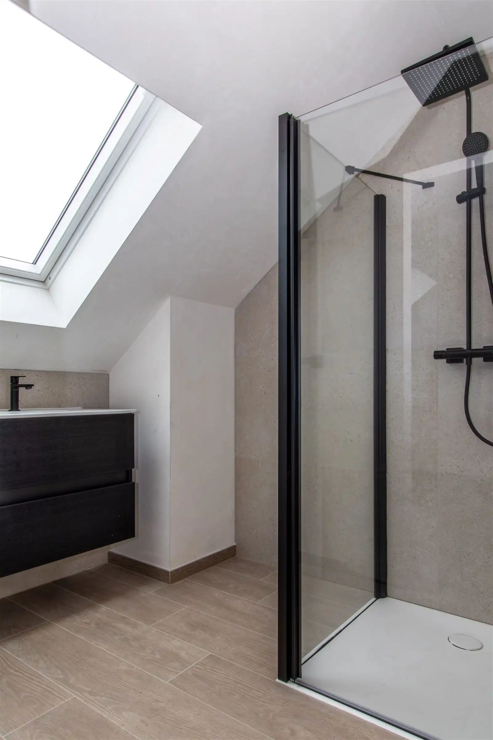 BEZOEKMOMENT  NU ZATERDAG  23/5 tsn 9u en 11 -- 3-slaapkamer appartement van 150m² met terras van 10 m² foto 13