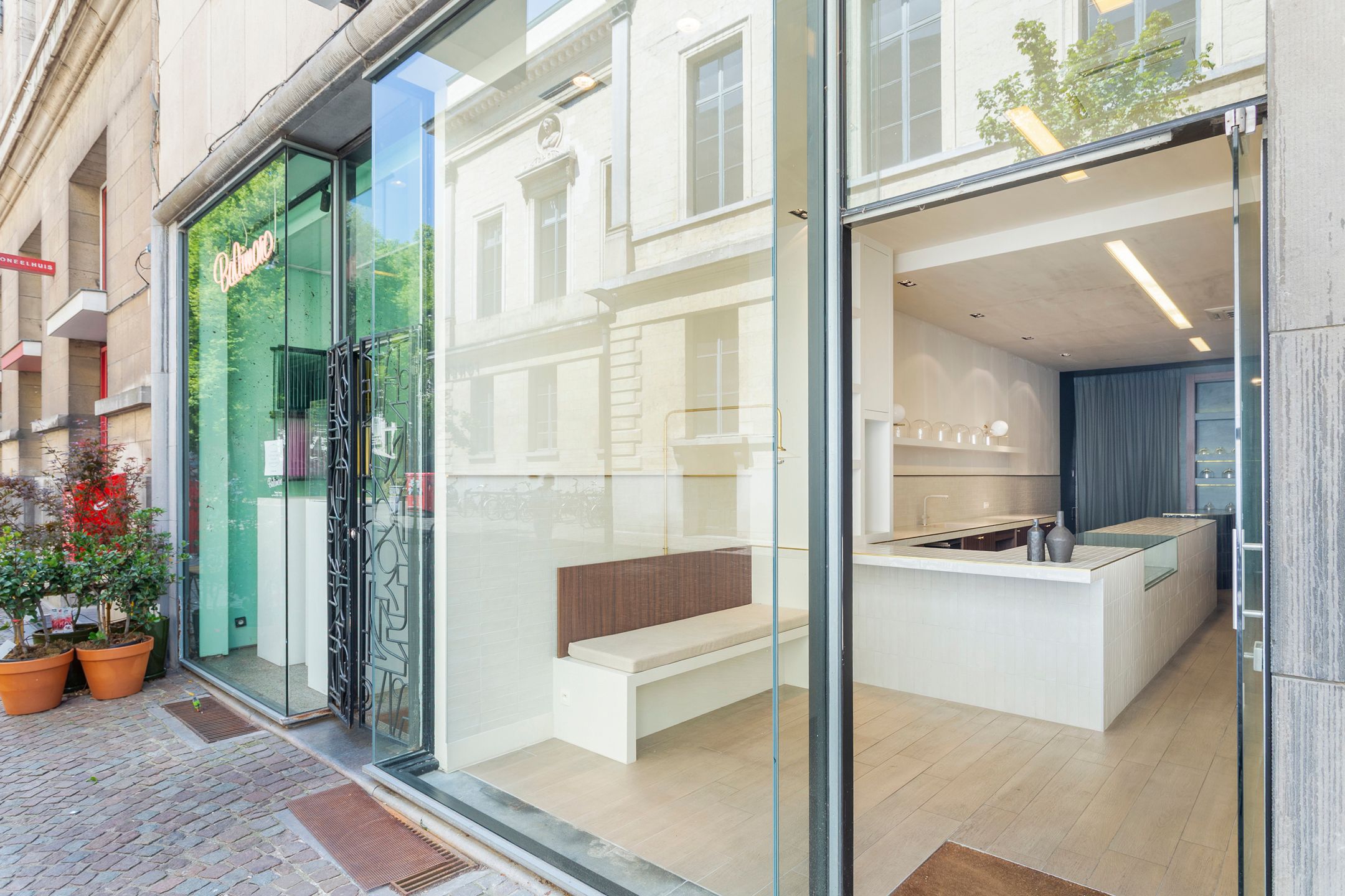 commerciële ruimte op absolute toplocatie aan Bourla foto 2