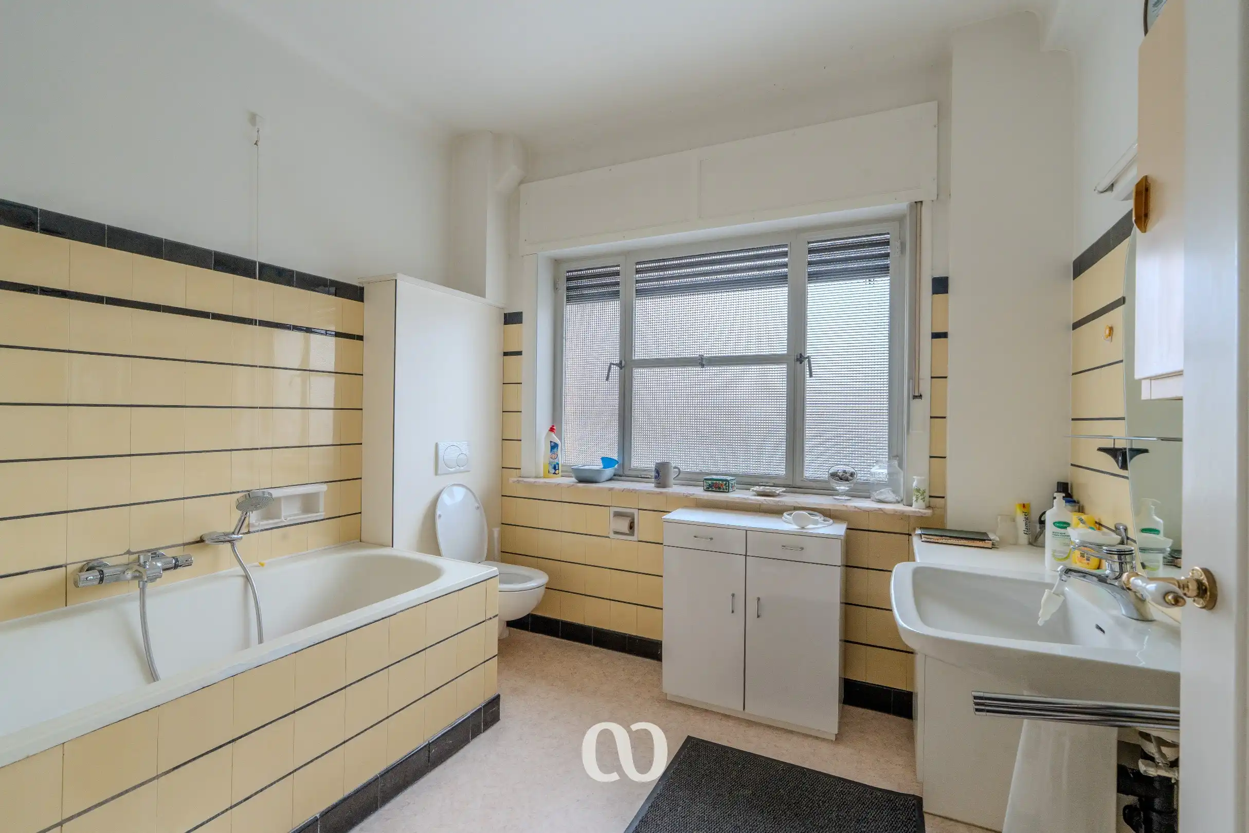 Zeer grote karaktervolle woning in art-deco stijl met tal van mogelijkheden foto 10