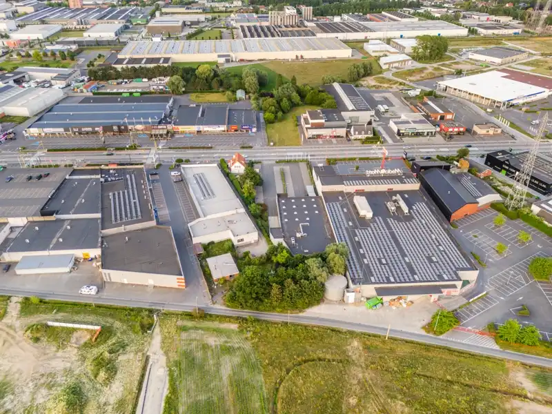 Roeselare-Brugsesteenweg. BOUWGROND + VERGUNDE PLANNEN voor  het bouwen van LOODS 486m2 & LOFT.  Unieke ontwikkelingszone op uitstekende ligging.  Perceel / tuin inclusief +/- 1080 m2. foto 4
