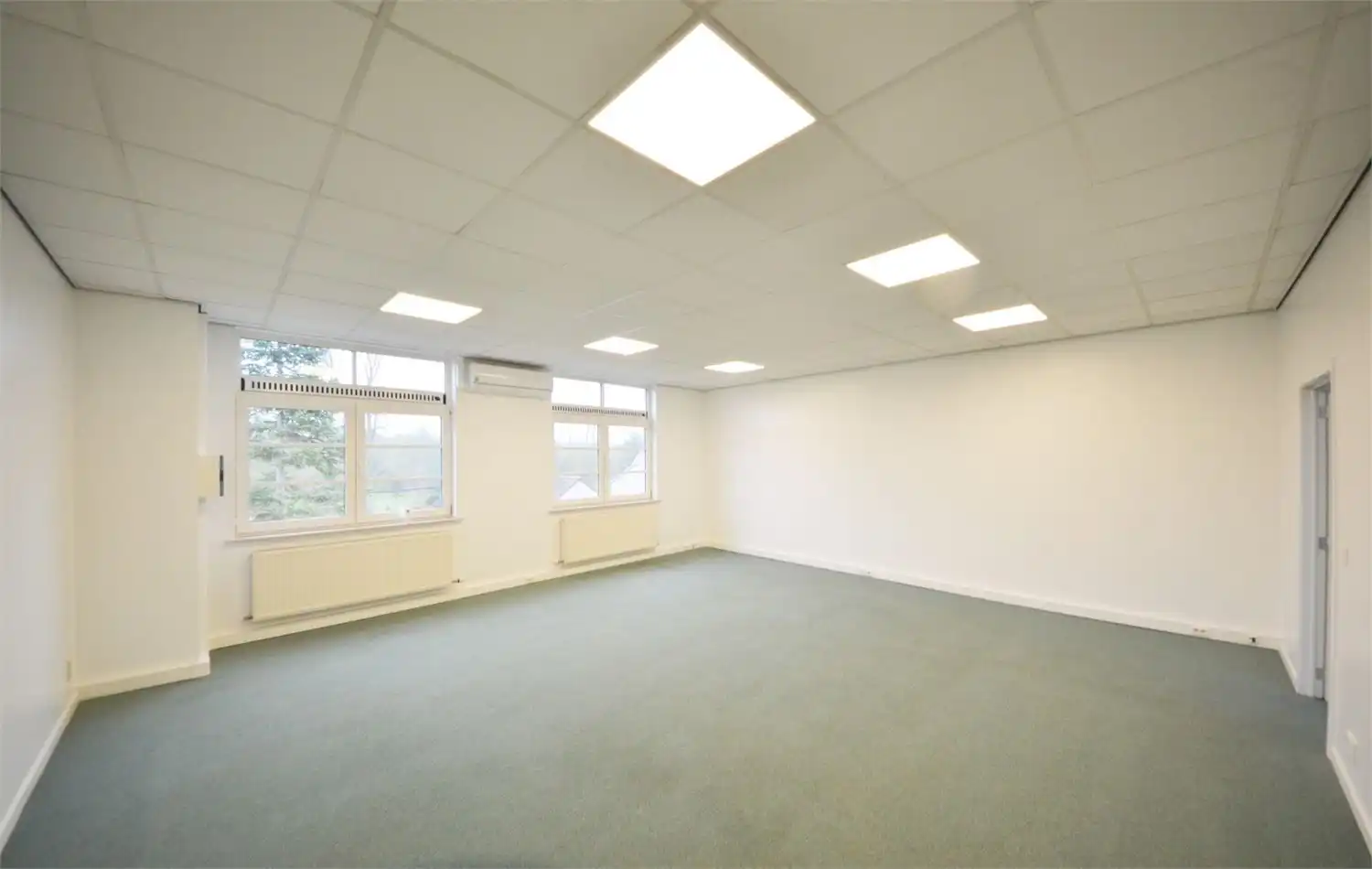 MAKKELIJK BEREIKBARE KANTOREN MET PARKING foto 6