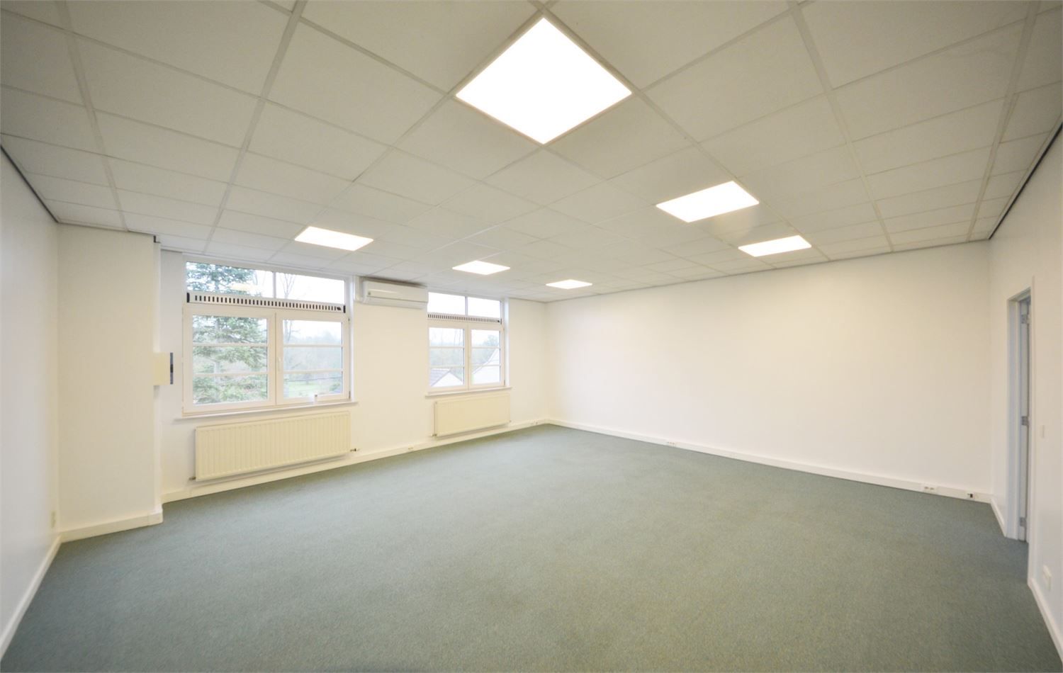 MAKKELIJK BEREIKBARE KANTOREN MET PARKING foto 6