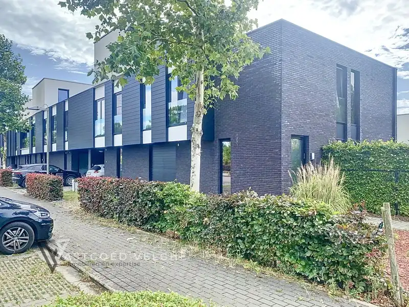 Moderne woning  van 151m² aan de rand van centrum-Genk foto 37
