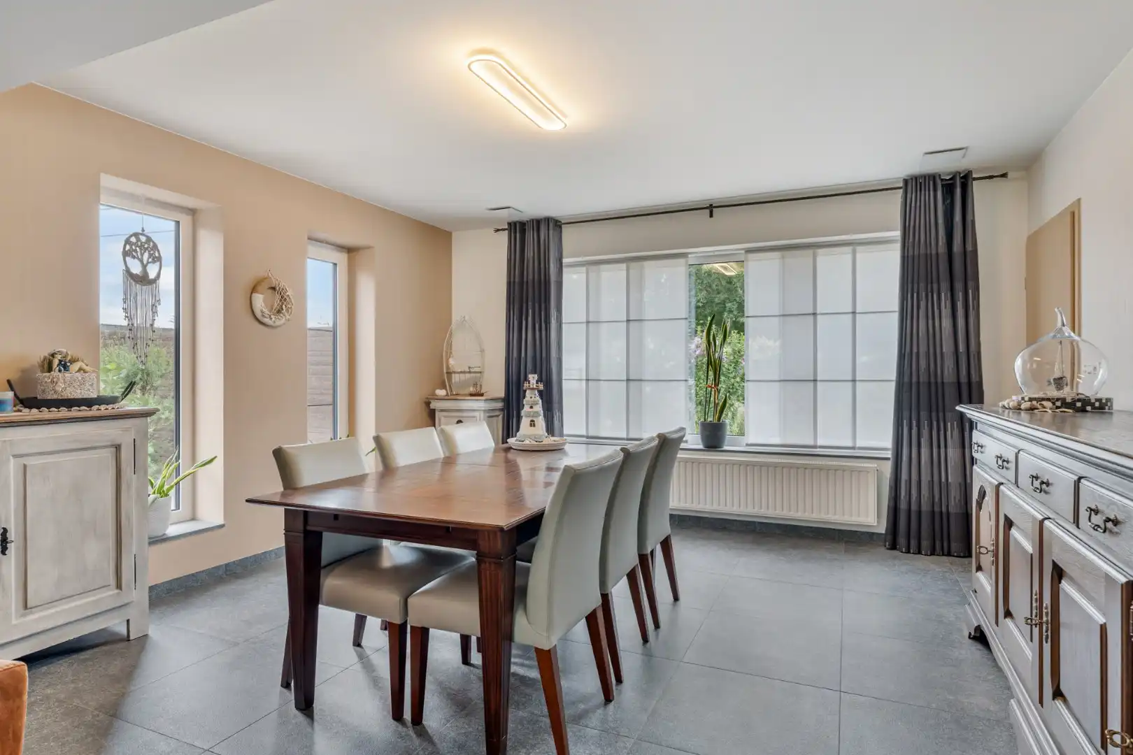 Zeer goed onderhouden en praktisch ingedeelde gezinswoning met 4 slaapkamers en prachtige tuin. foto 11