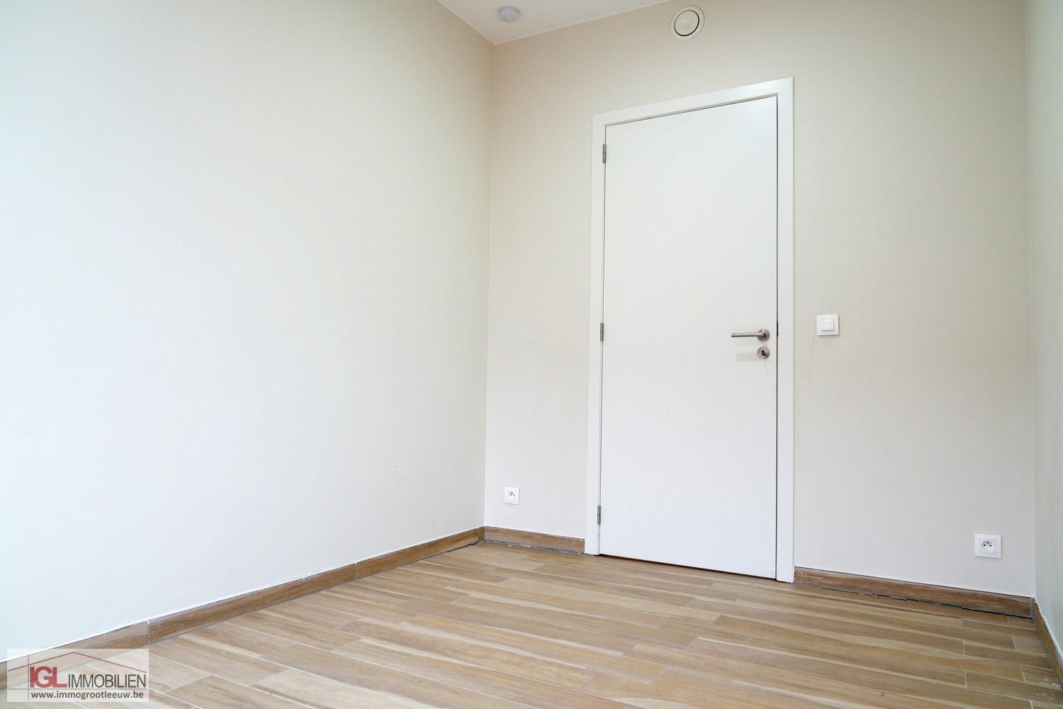 Modern appartement met terras, parkeerplaats en kelder foto 8
