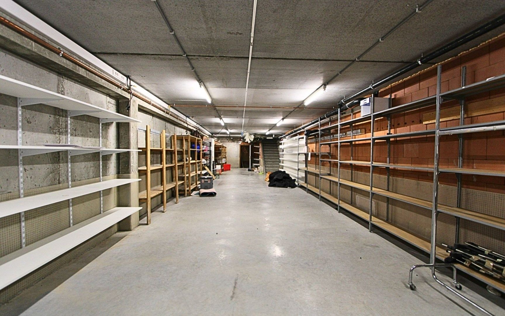 handelspand te huur Lippenslaan 210 foto 14