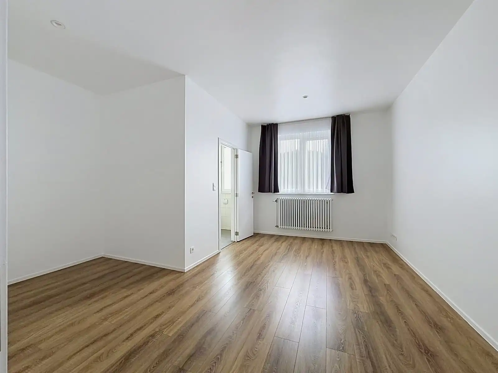 Instapklare gezinswoning met 4 SLPK, 3 Badkamers én Tuin! foto 16