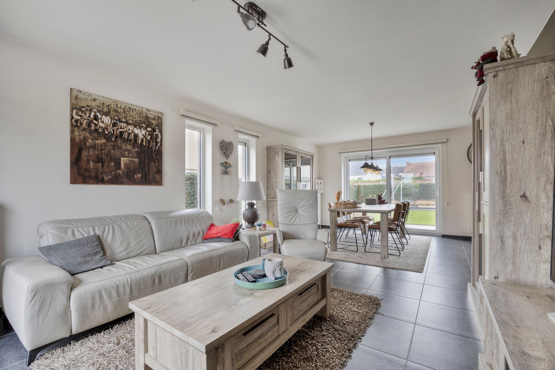 Prachtige recente woning op uitstekende locatie foto 4