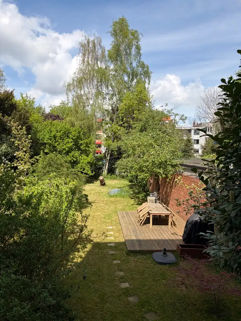 Pagodenwijk, Grote tuin, Garage met staanplaats. foto {{pictureIndex}}