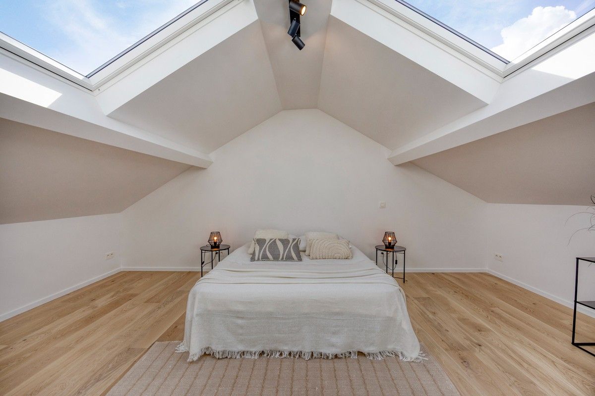 Aantrekkelijke gerenoveerde interbellum burgerwoning met vijf slaapkamers en stadstuin. foto 24